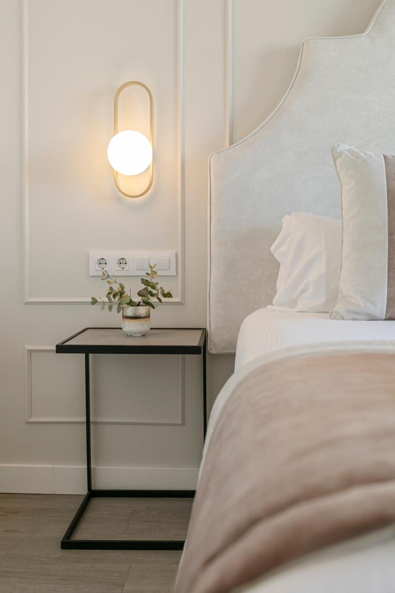 Isg Modern Atticpool At The Cathedralfree Parking Appartement