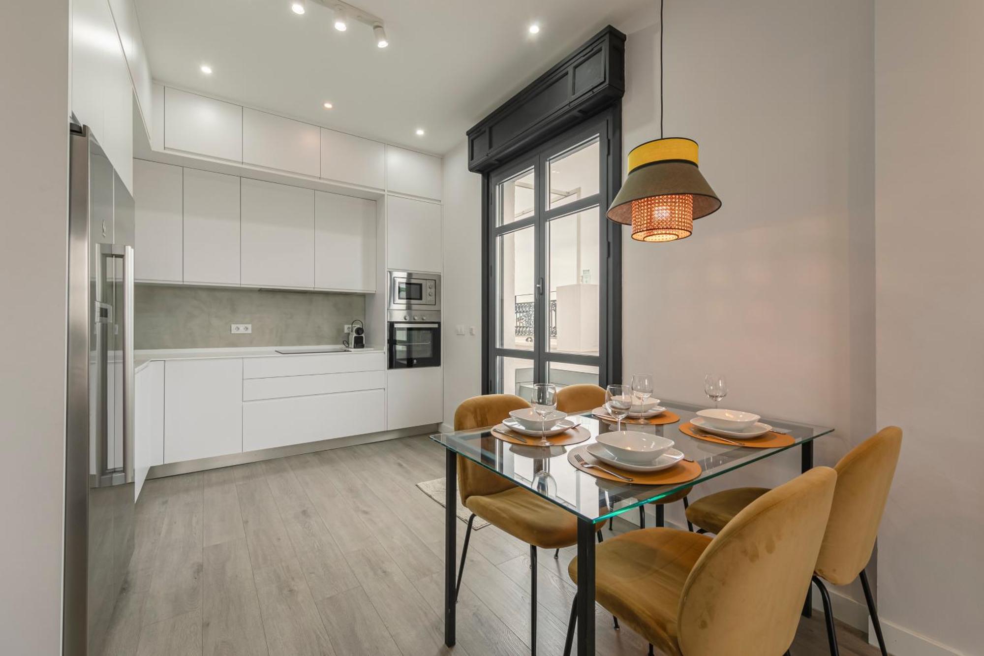 Isg Modern Atticpool At The Cathedralfree Parking Appartement *