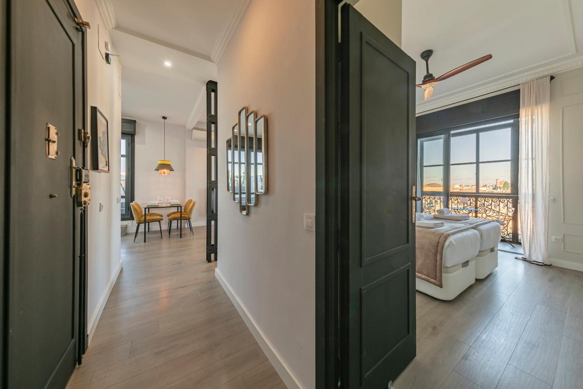 Isg Modern Atticpool At The Cathedralfree Parking Appartement *