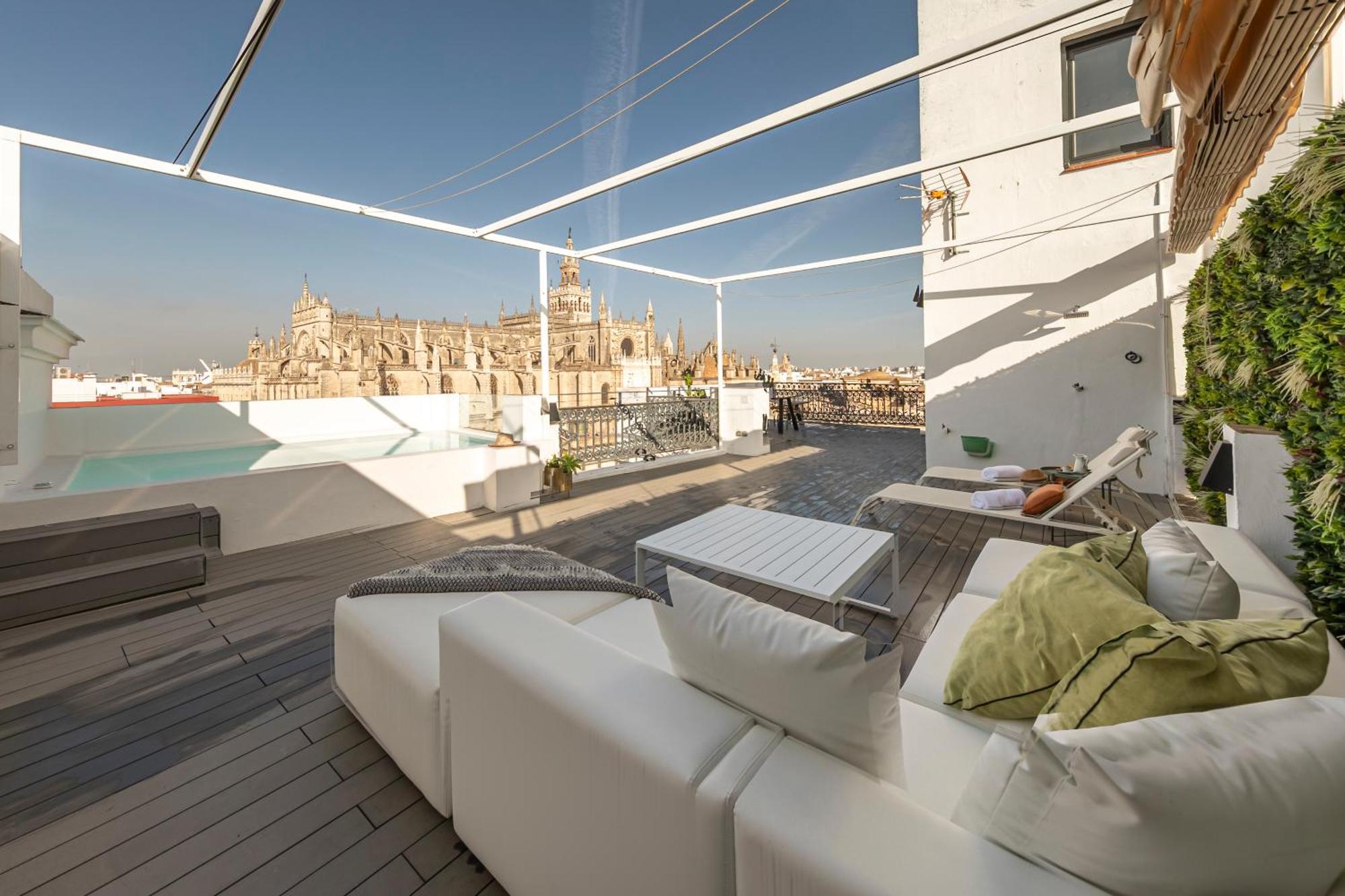 Isg Modern Atticpool At The Cathedralfree Parking Appartement