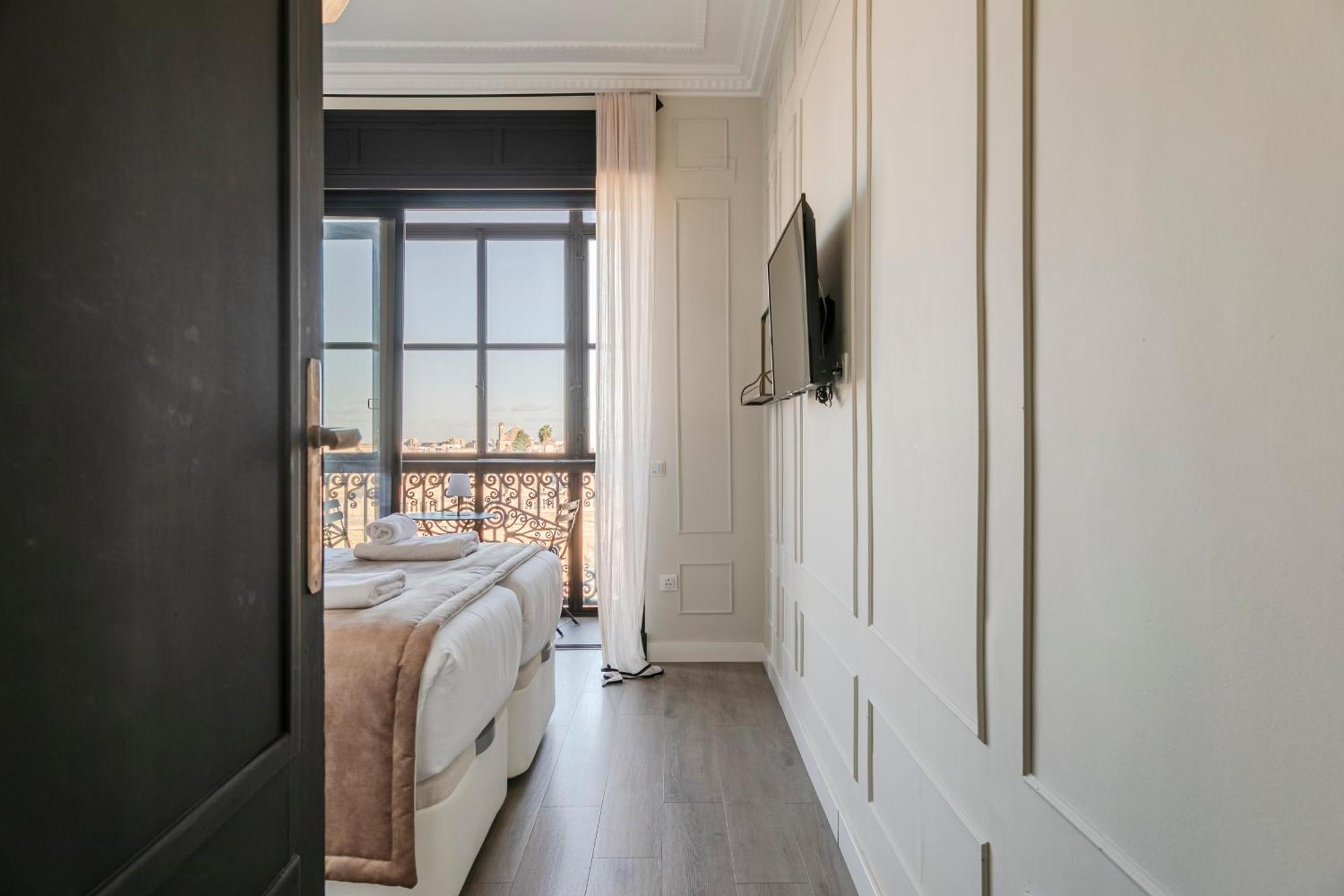 Isg Modern Atticpool At The Cathedralfree Parking Appartement Sevilla