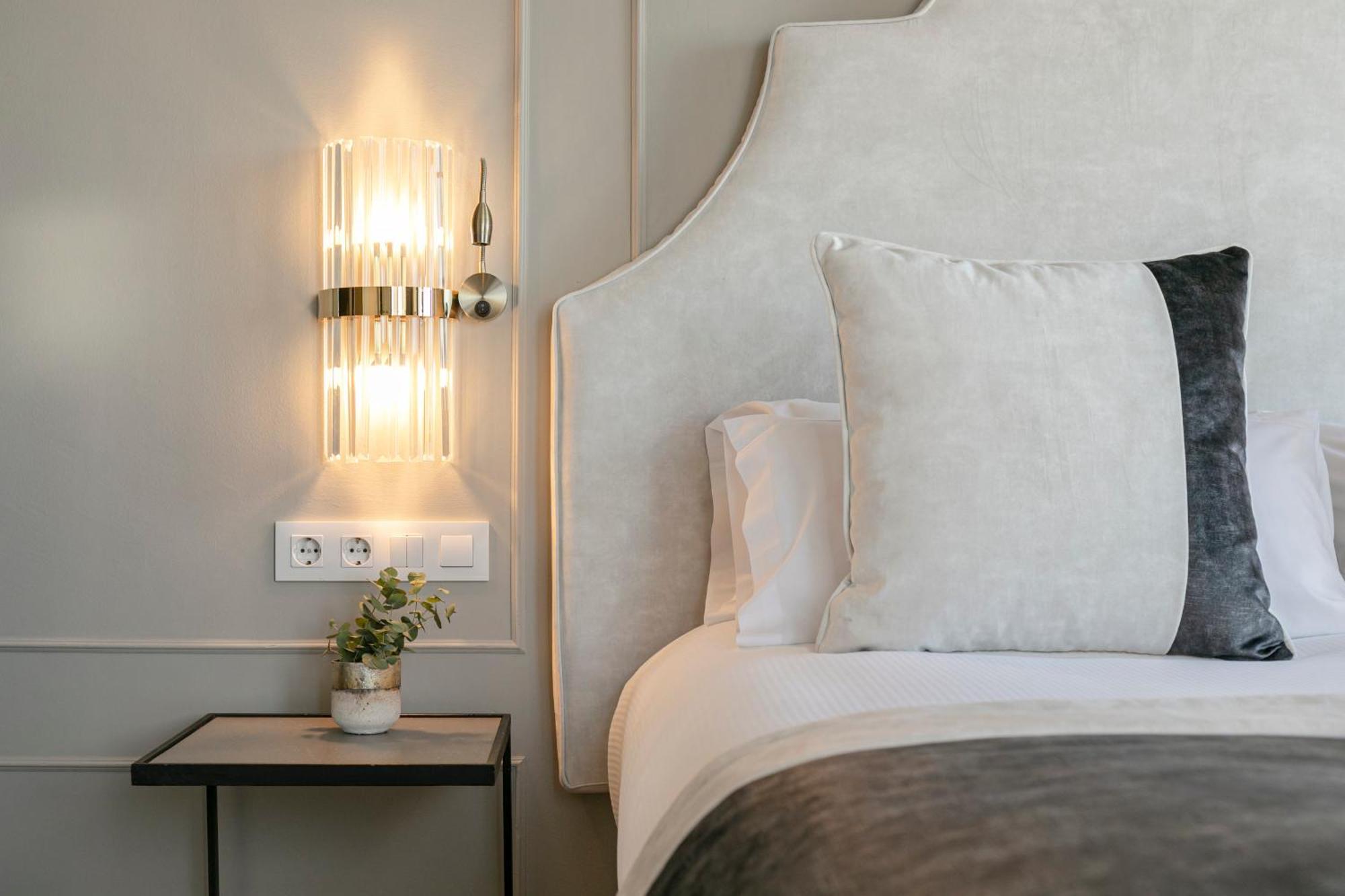 Isg Modern Atticpool At The Cathedralfree Parking Appartement